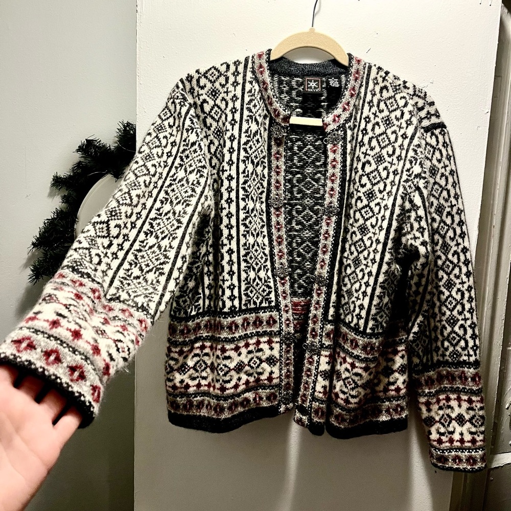 SKYR 100% wool cardigan jacket from Iceland